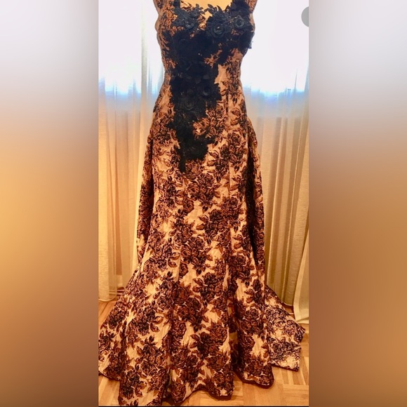 Madarari incredible evening gown, size M/L - Picture 2 of 12